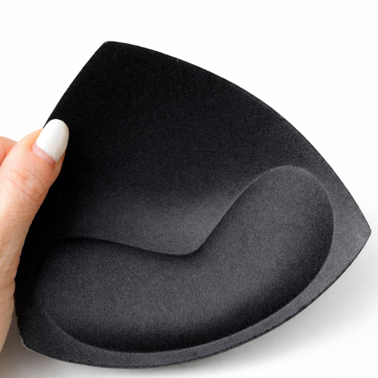 Повдигащи подплънки – черни триъгълни чашки за естествен обем