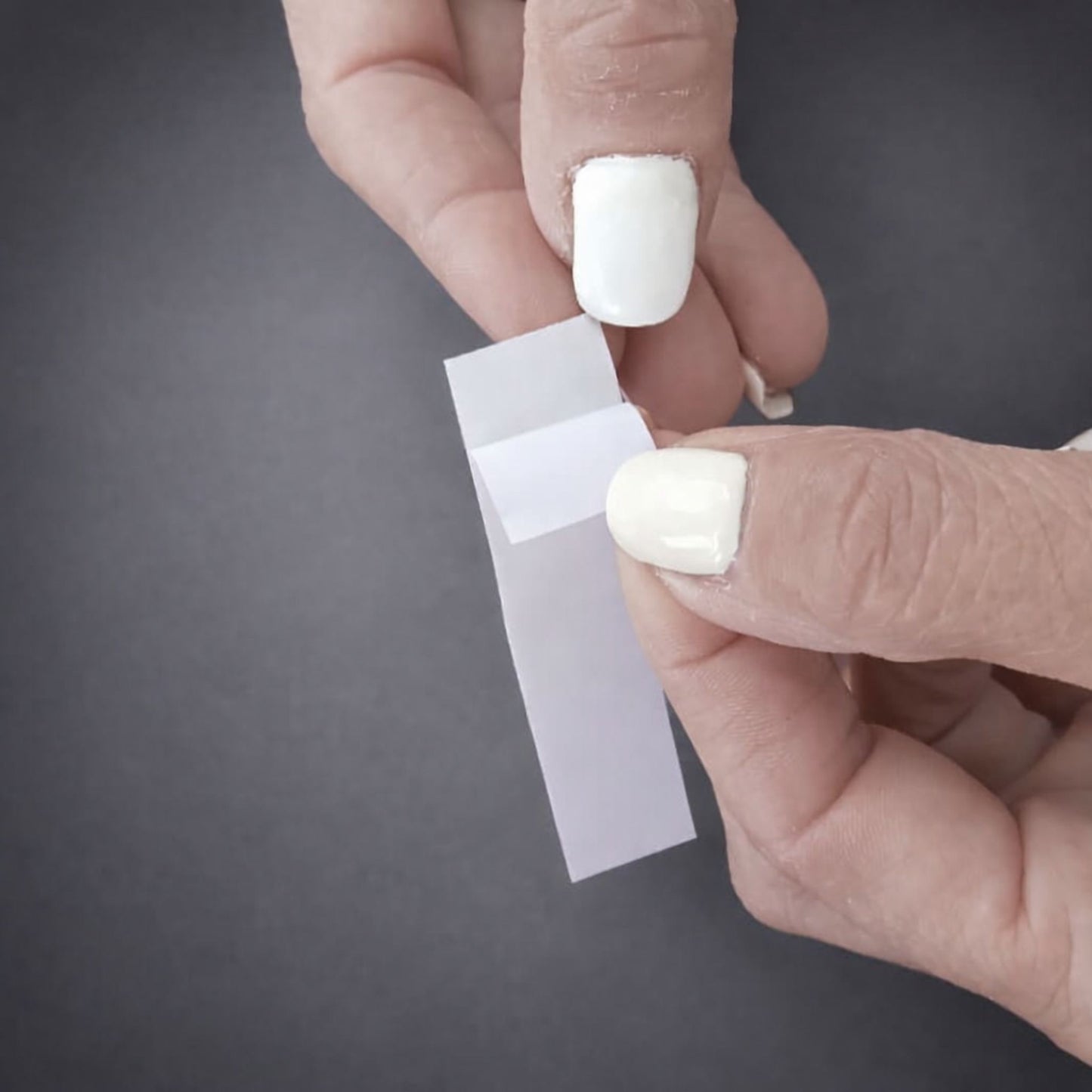 Тиксо за деколте и рокля – дискретно закрепване на плат към тялото