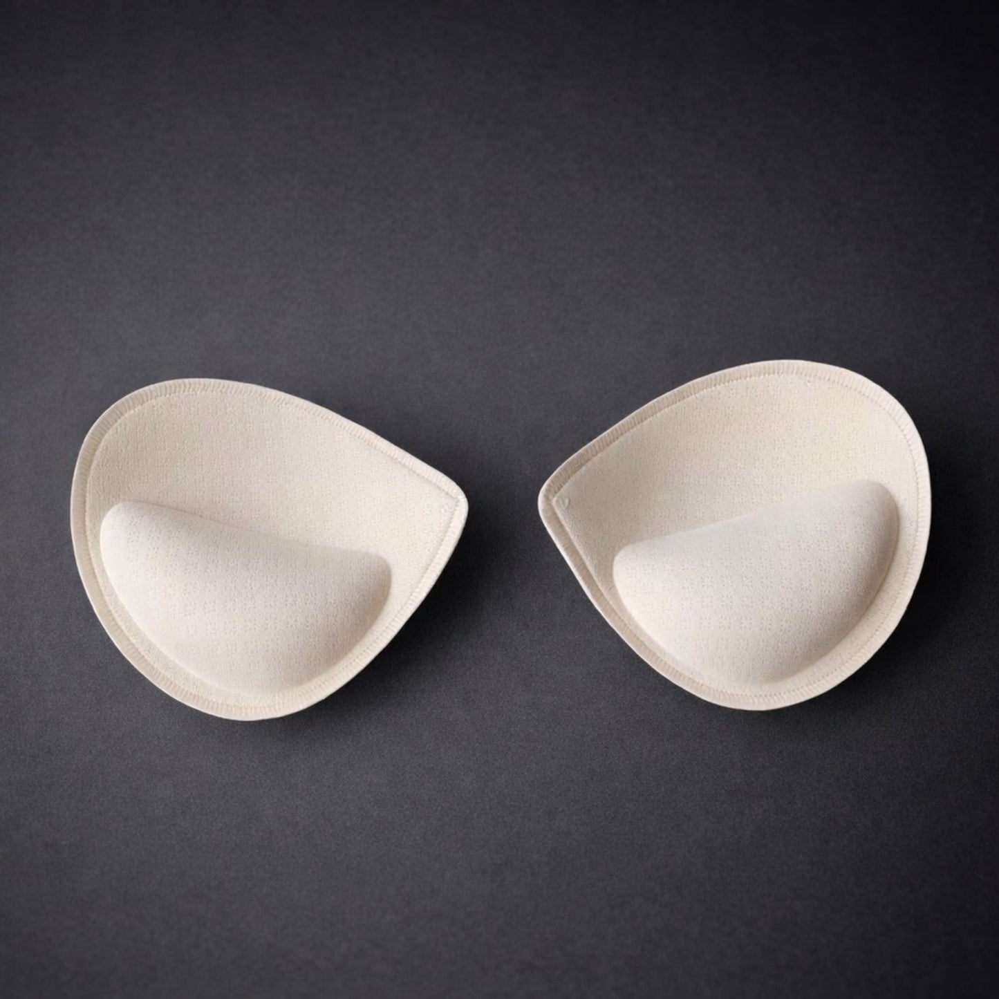 бежови капковидни подплънки за бюст – ултра дебели с 5 см обем