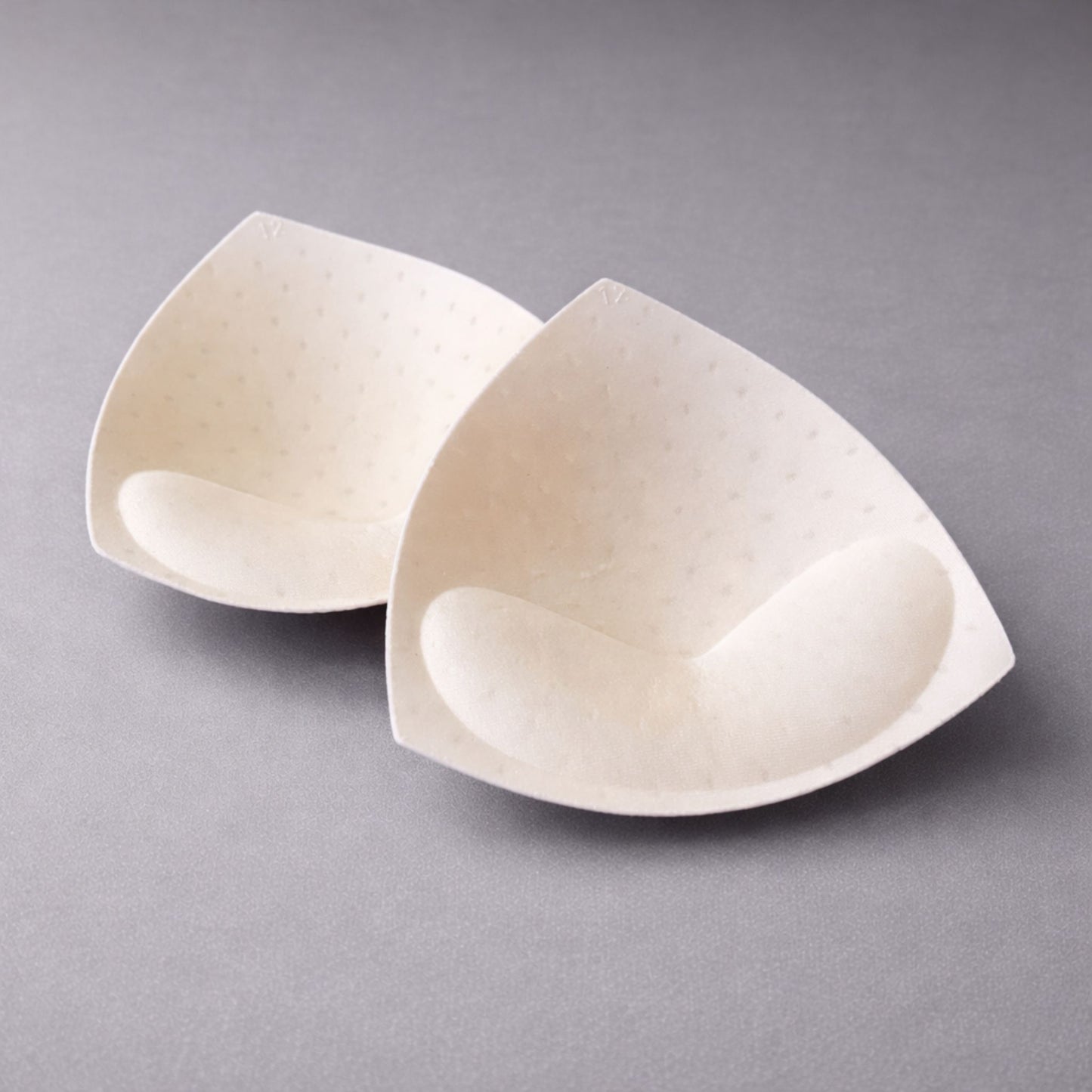 Бежови допълнителни подплънки за бански – лека форма и естествен контур