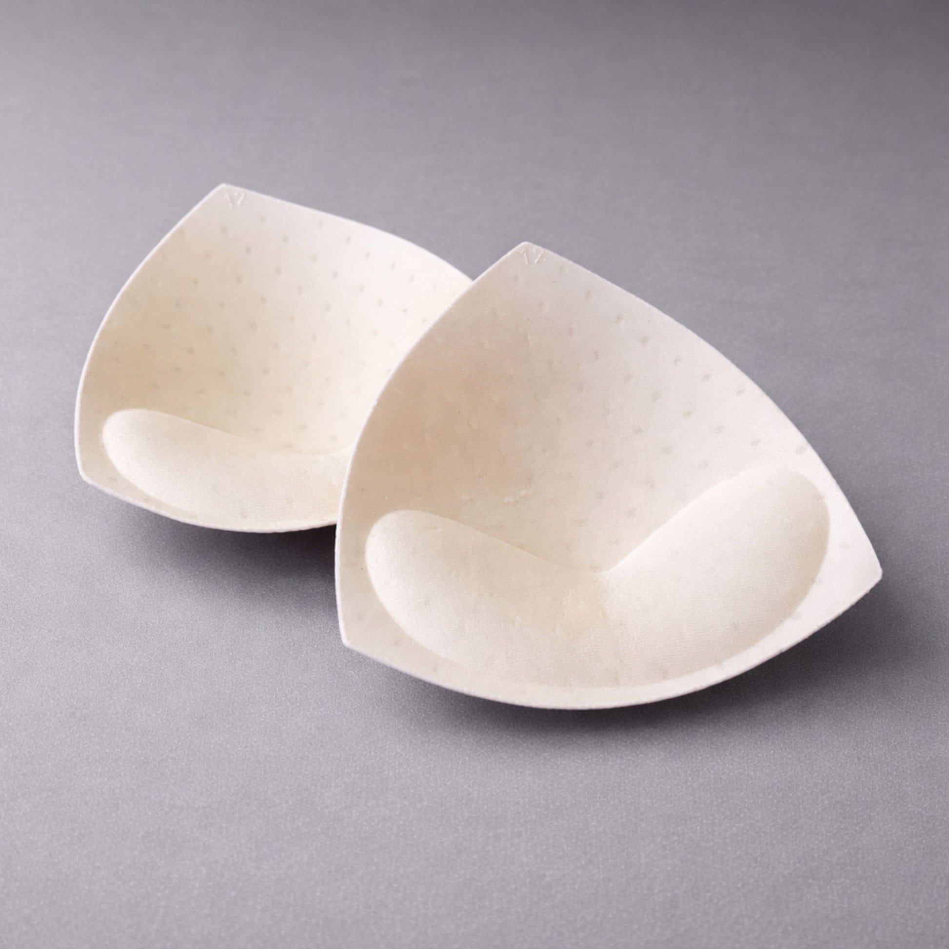 Бежови допълнителни подплънки за бански – лека форма и естествен контур