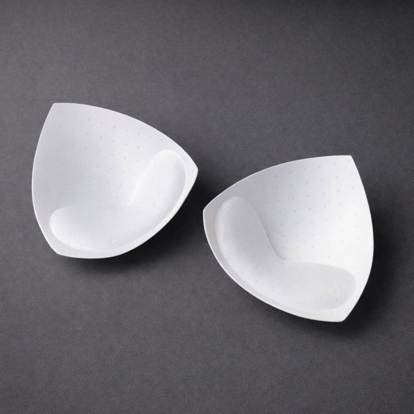 Триъгълни подплънки за бански – бели вложки за естествен контур