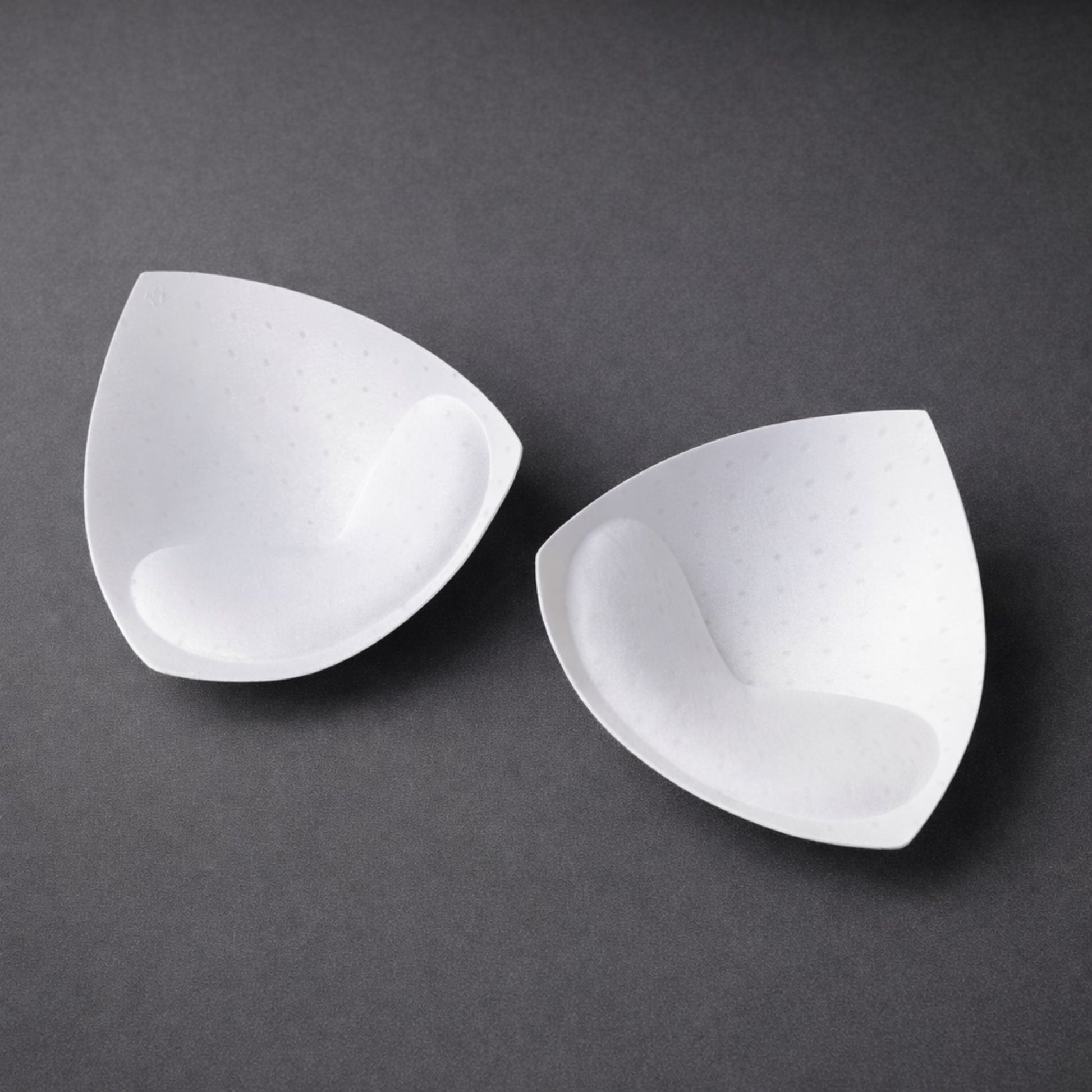 Триъгълни подплънки за бански – бели вложки за естествен контур