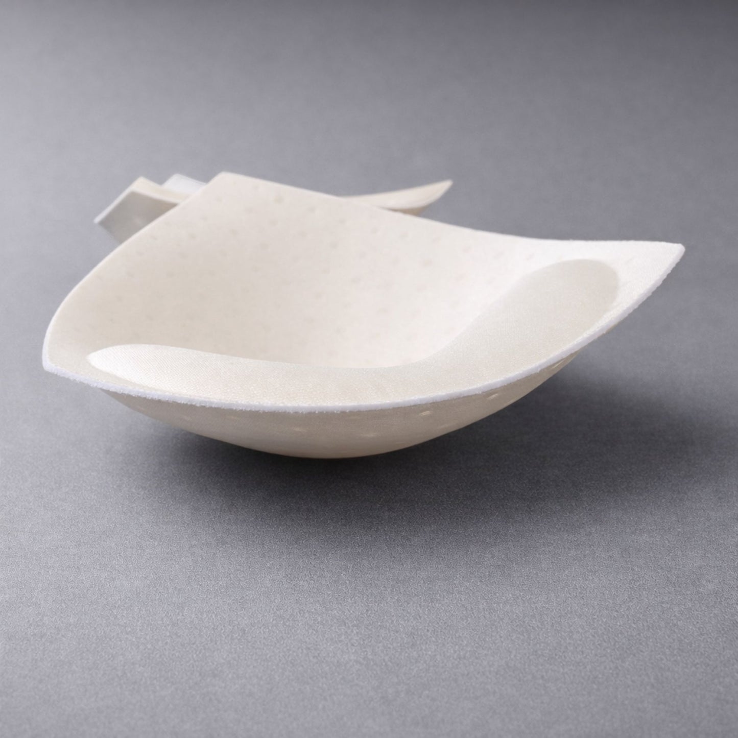 Триъгълни подплънки за сутиен – бежови вложки с удебелена зона