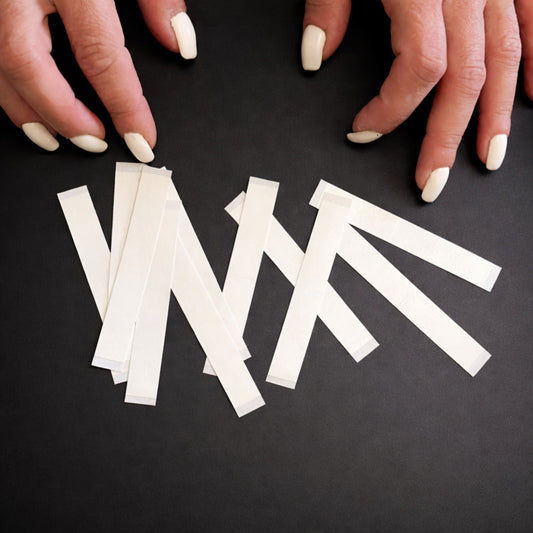 Прозрачна двойнозалепваща лента за дрехи – размер 8.5 см дължина и 1.2 см ширина