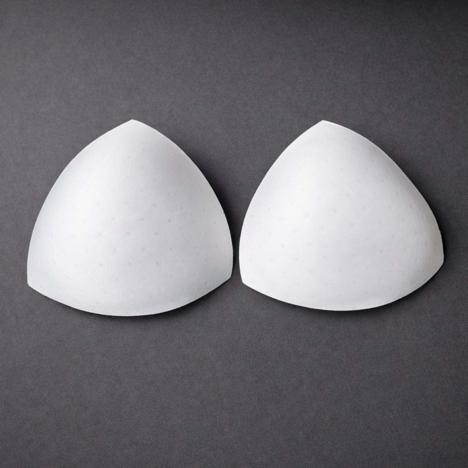Подплънки за сутиен – бели триъгълни чашки, комплект 2 броя