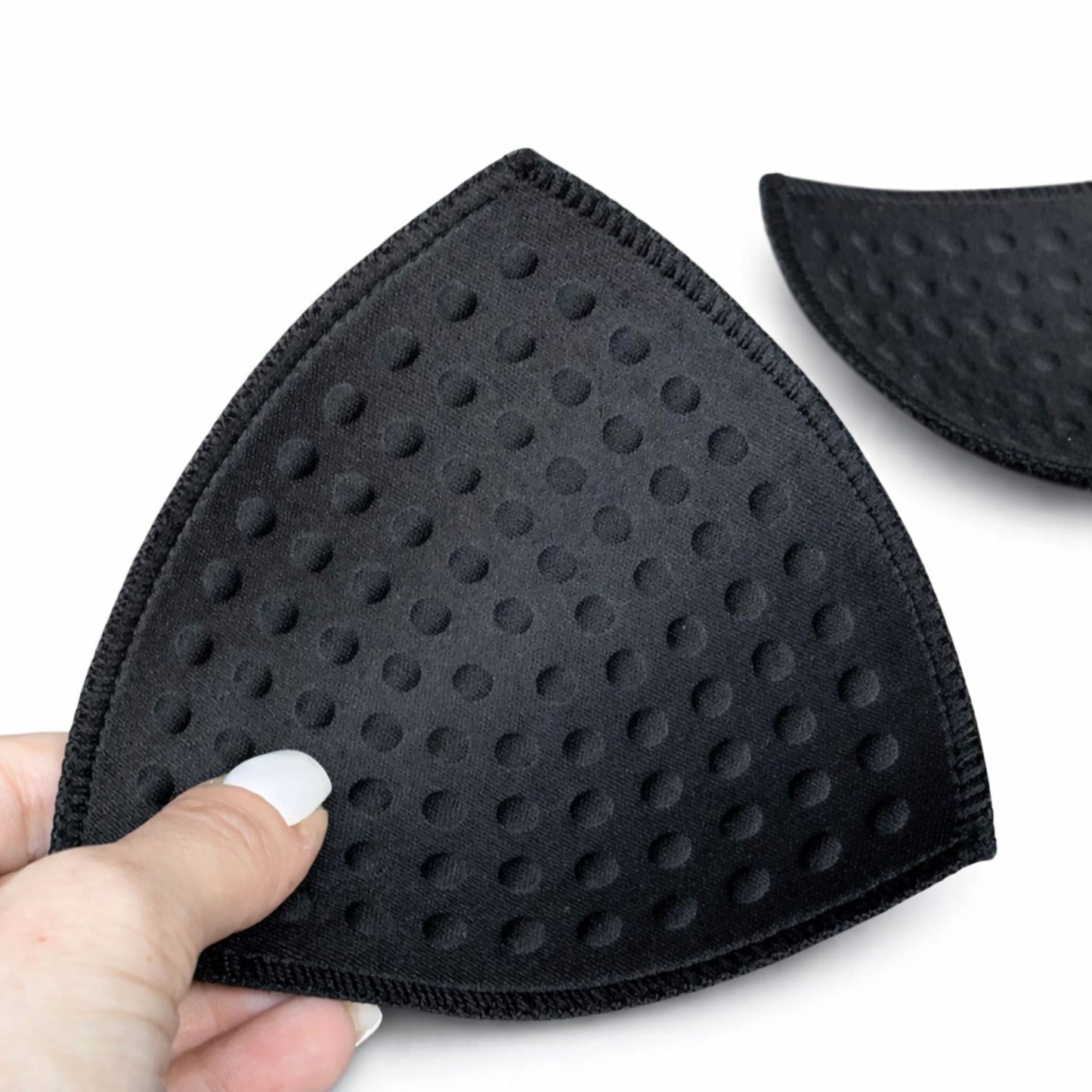 черни подплънки за спортен сутиен – дишащ перфориран материал 11×11 см