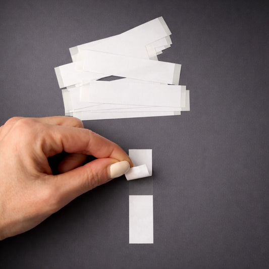 двойно залепващо за дрехи – 12 прозрачни ленти 8.5×1.8 см за фиксиране на деколте